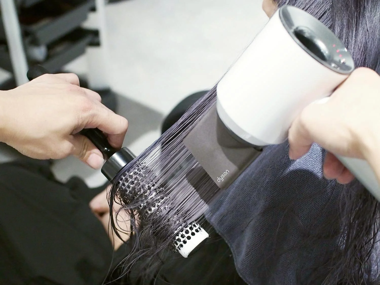 Strong skills and top-notch service are our priorities at Be Salon. Hence, we only recruit hairstylists who have a minimum of 10 years experience in the hairdressing industry. 