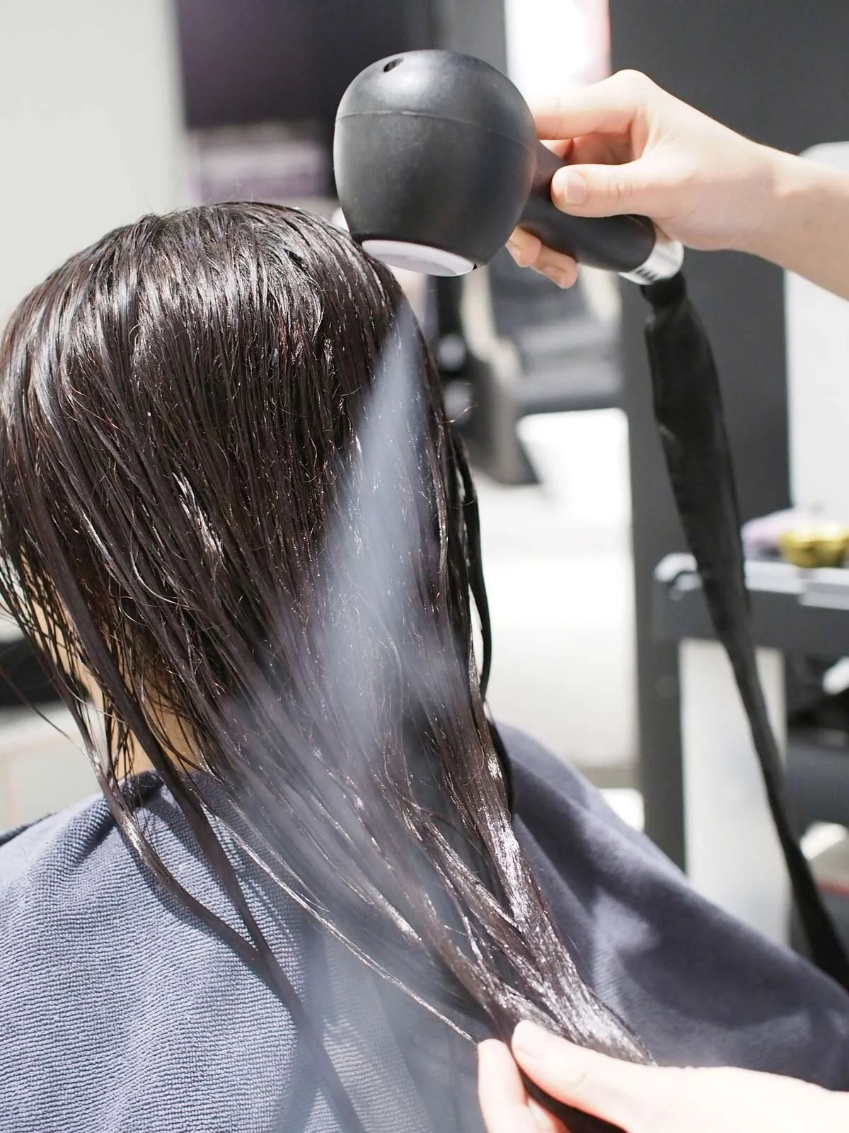 As the ends of your hair is always the driest portion, our professional hair specialists will usually spend more time to care for the lower half of your hair.