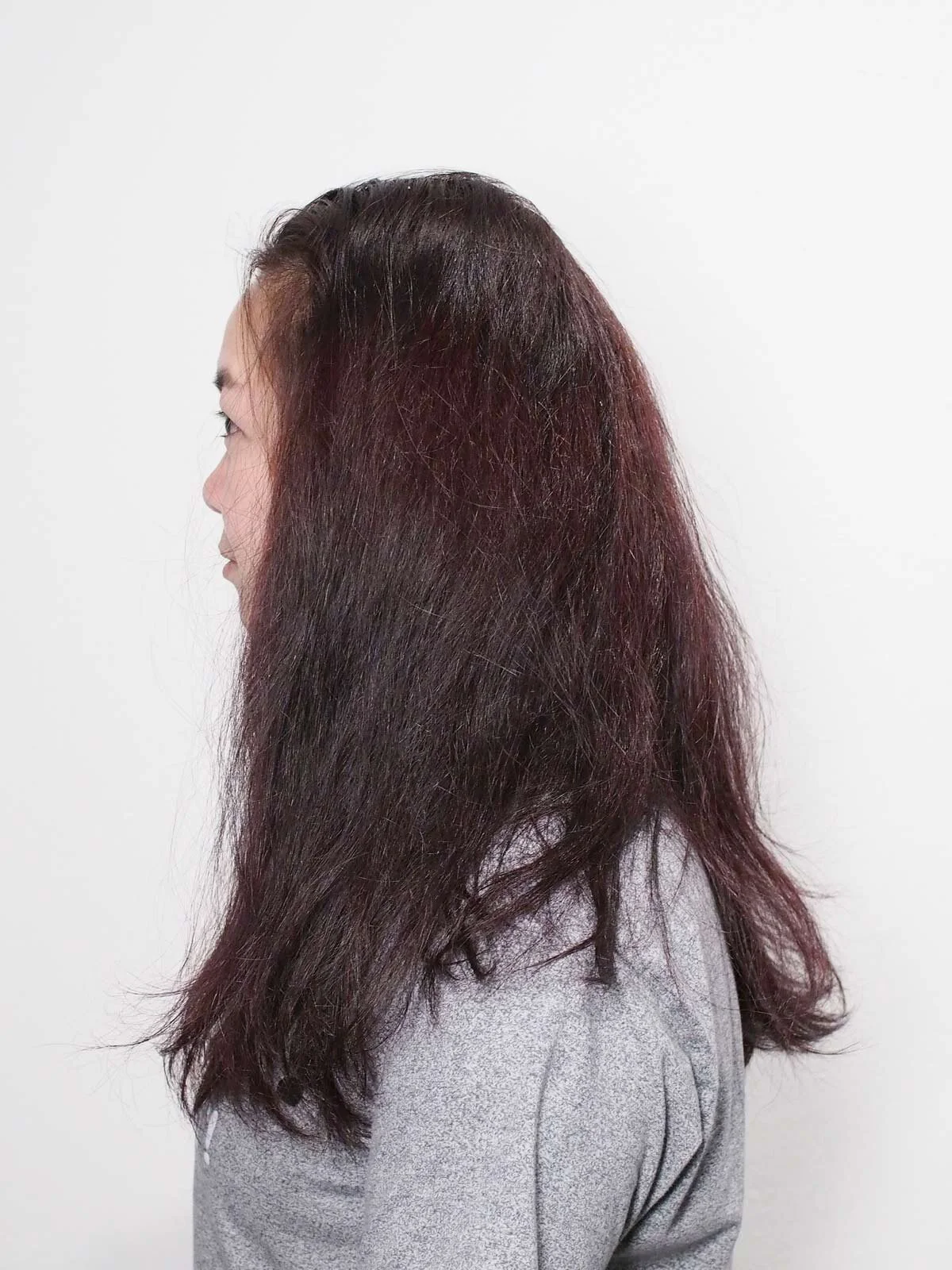 If you have difficulties detangling your hair without using a hair care product, you actually have dry hair.