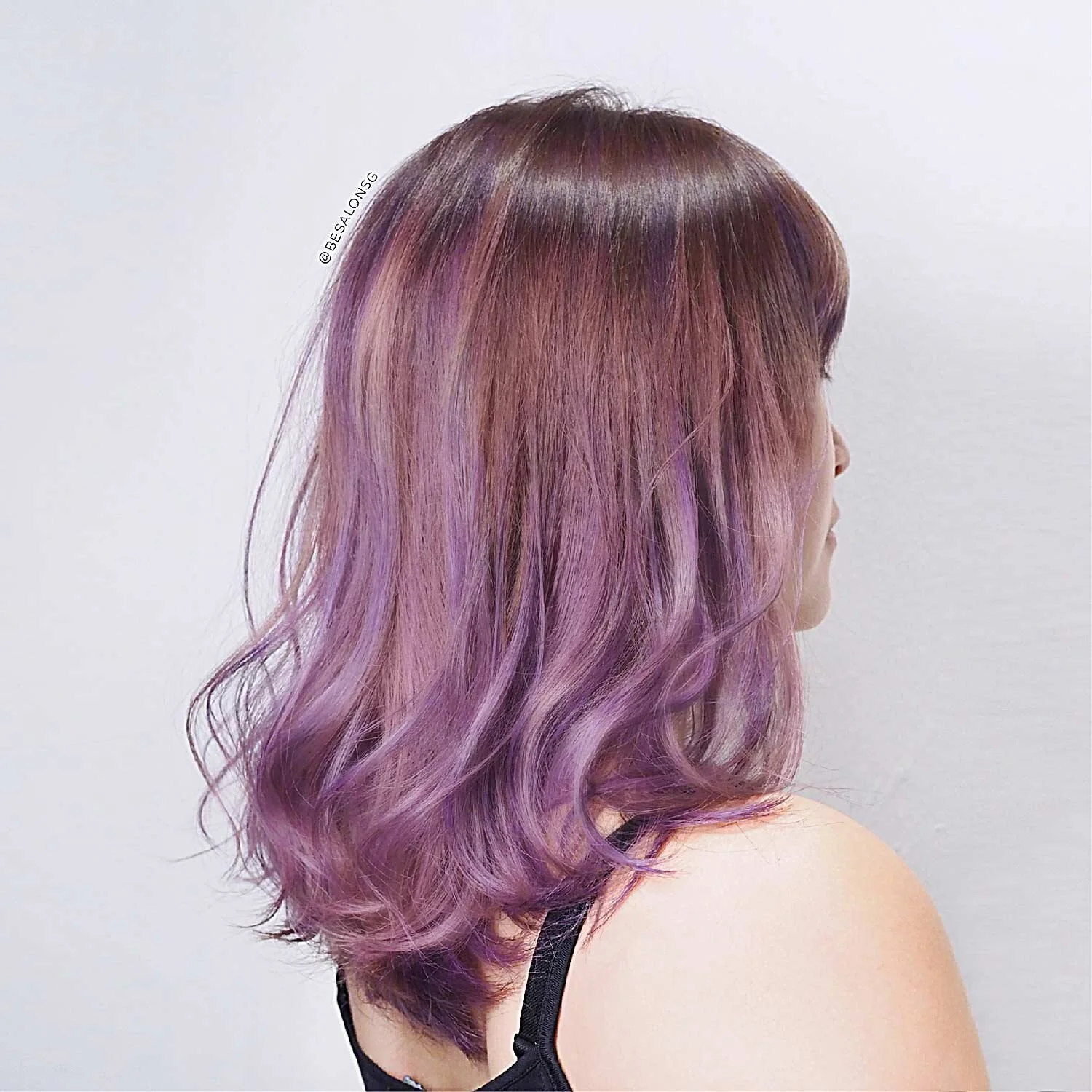 Feminine Lilac
Lilac colour has always been a beautiful charm. It is gentle, youthful and romantic. You can add soft airy curls to create more volume and accentuate the femininity of your hair colour.